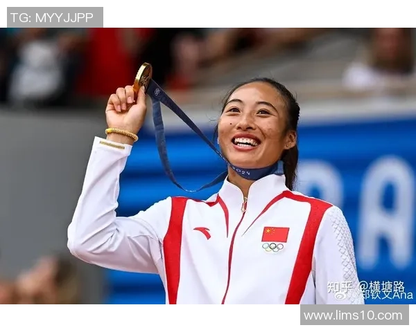 中国运动员夺金后向观众比心暖心瞬间感动无数人